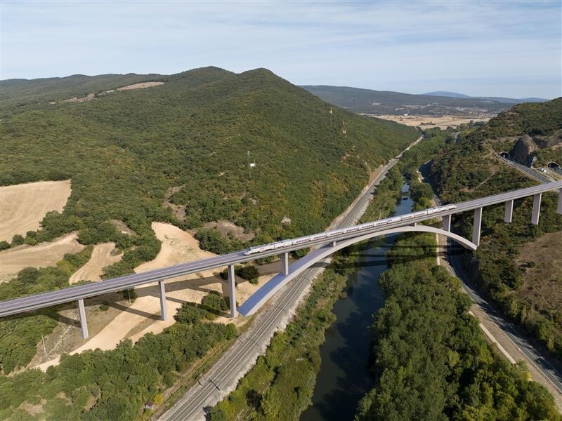 Fotografía aérea del viaducto sobre el río Zadorra